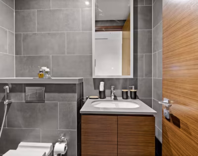 Bright Central 1BR | Extra Room | Private Balcony