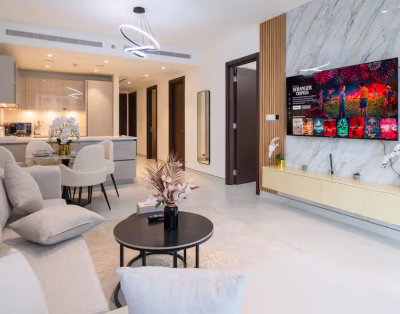 Stylish Chic 1BR Apartment w/ Gym, Pool & Balcony