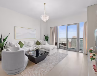 Luxury 2BR Apartment in Downtown Dubai
